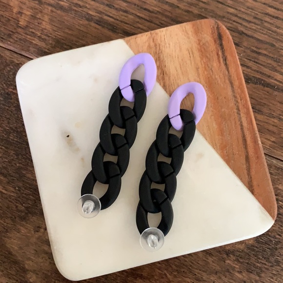 Black Chain Link Earrings - Picture 3 of 3